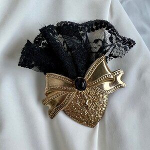 Vintage 80s Gold Tone Heart Black Lace Rockability Costume Fashion Brooch Pin